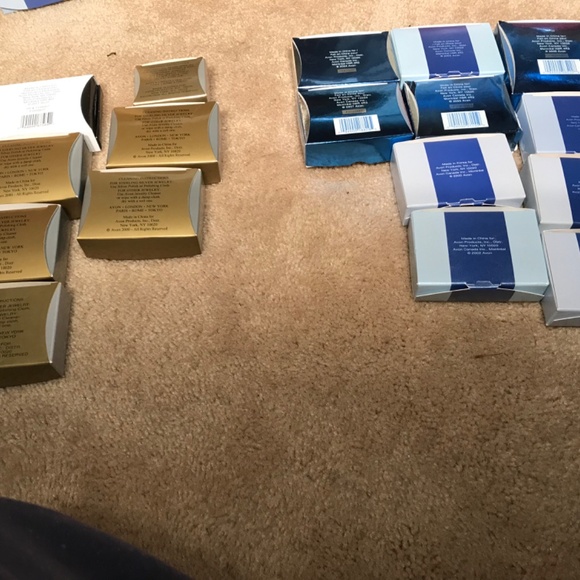 Avon Bracelet and Gift Set Bundle.  7 Bracelets. 10 Gift Sets. - Picture 2 of 6